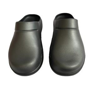 OOFOS | OOcloog Luxe Gunmetal Gray Recovery Mule Clogs Womens 7 Mens 5 Unisex
